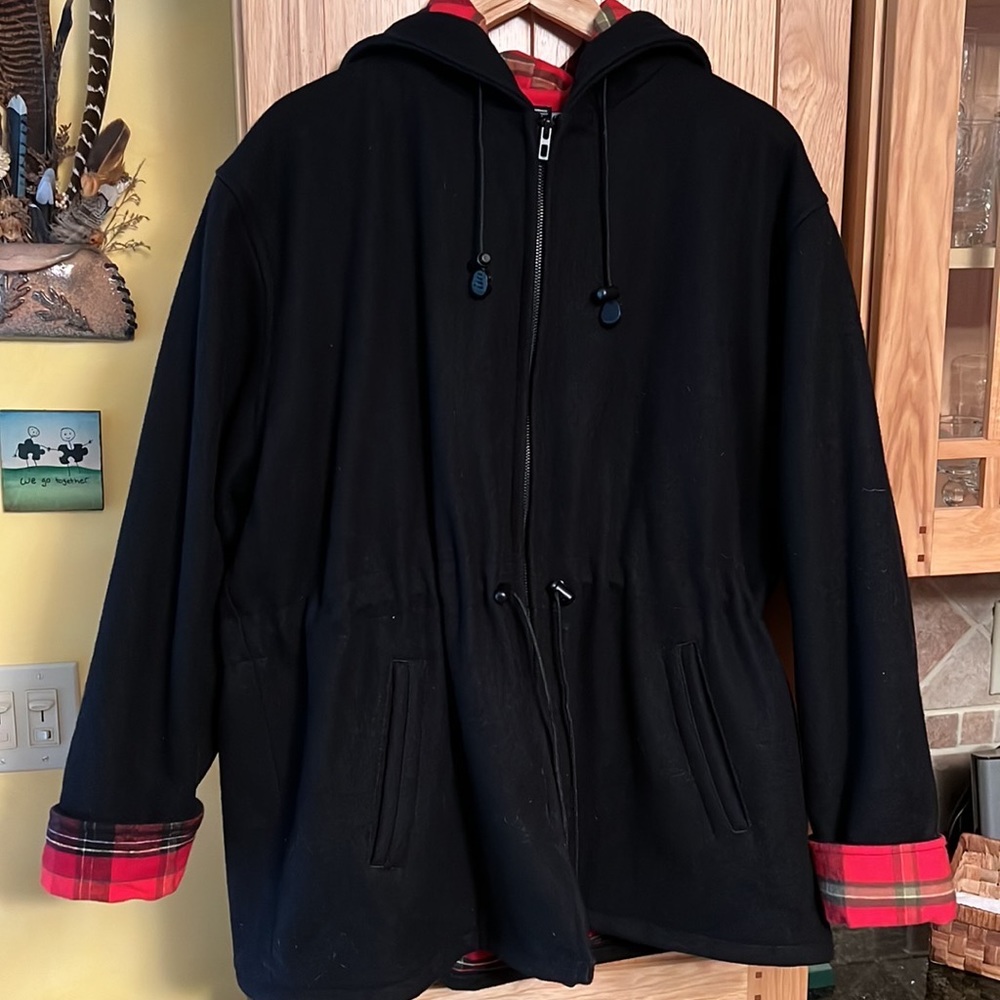 JOHNSON WOOLEN MILLS BLACK ANORACK COAT W/RED FLANNEL LINING - HOODED LARGE